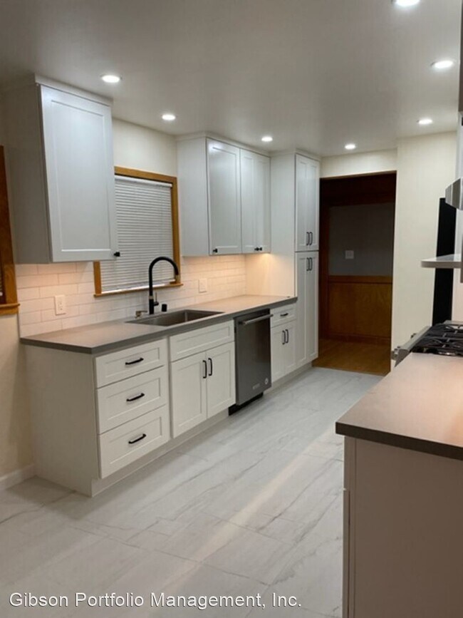 4 br, 2.5 bath House 1904 El Verano Way 1904 El Verano Way Belmont