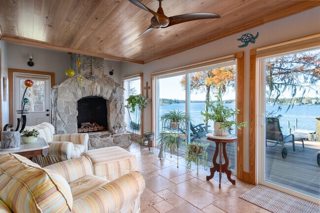 Building Photo - Waterfront Property
