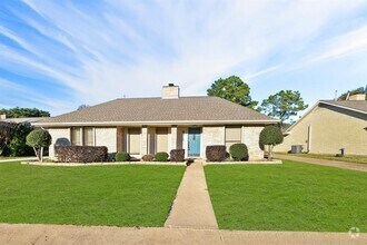 Building Photo - 2815 Edgewood Dr