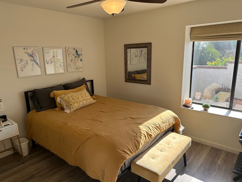 Building Photo - 609 N Balboa