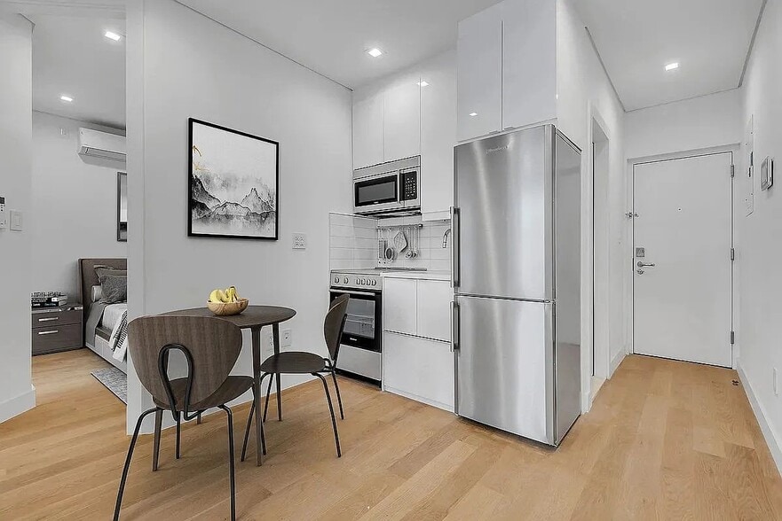 Building Photo - 59 Thompson St