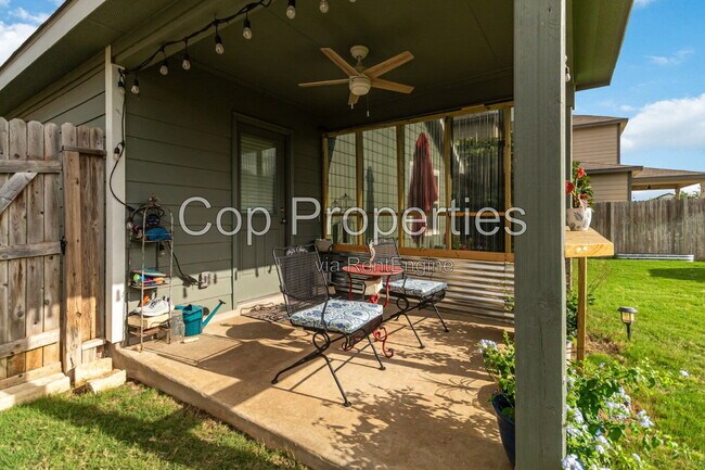 Building Photo - 2425 Ayers Dr