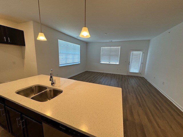 Building Photo - 1720 Vankar Dr