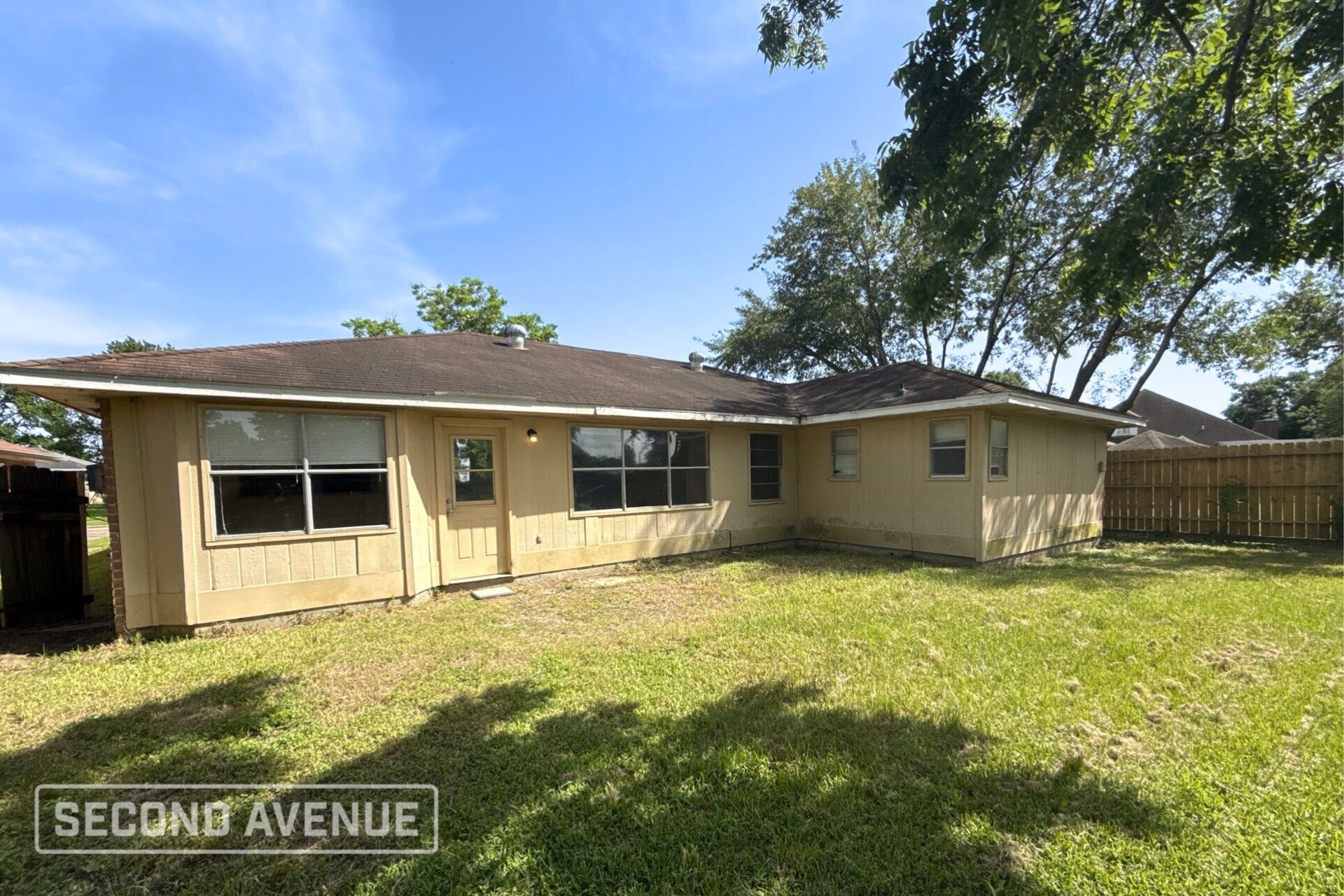 Building Photo - 1355 Tenderden Dr