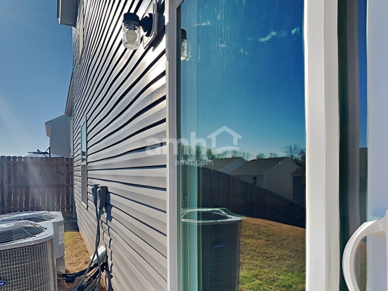 Building Photo - 6060 Mason Tucker Dr