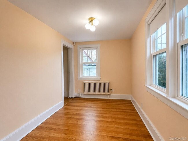 Building Photo - 42 Crestview St