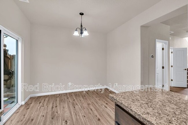 Building Photo - 3665 Venice Ave