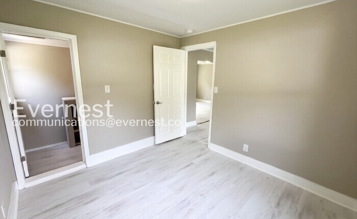 Building Photo - 119 Westbrook Ave