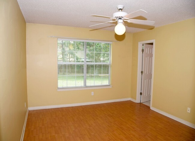 Building Photo - Central 3 Bedroom in Niceville!