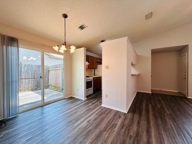 Building Photo - 416 Greenlawn Blvd