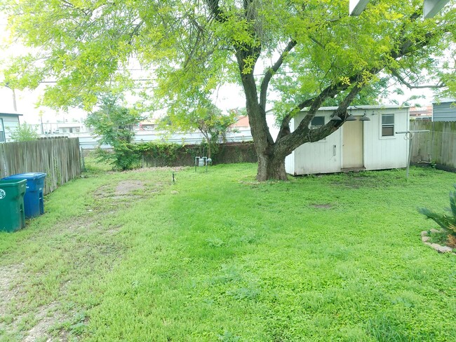 Building Photo - 4326 Vestal St