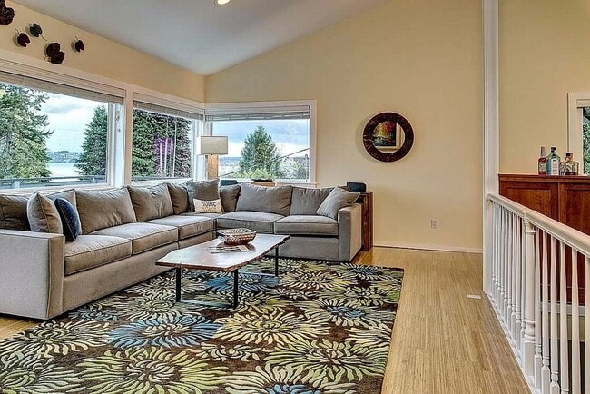 Building Photo - Stunning Sound & Olympic Mountain View Home in North Admiral