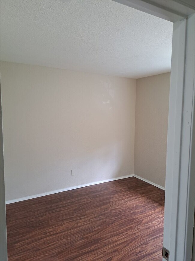 Building Photo - 1835 Carmona Ave