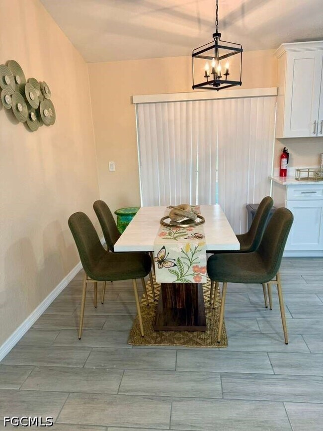 Building Photo - 930 SW 34th St