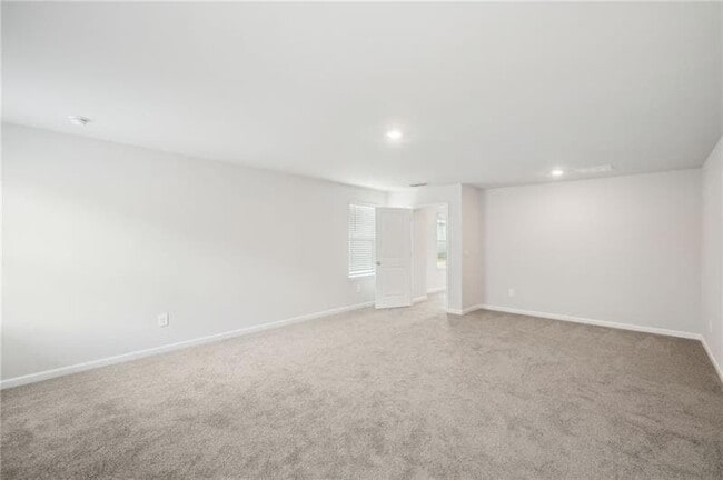 Building Photo - 95 Sequoia Ln