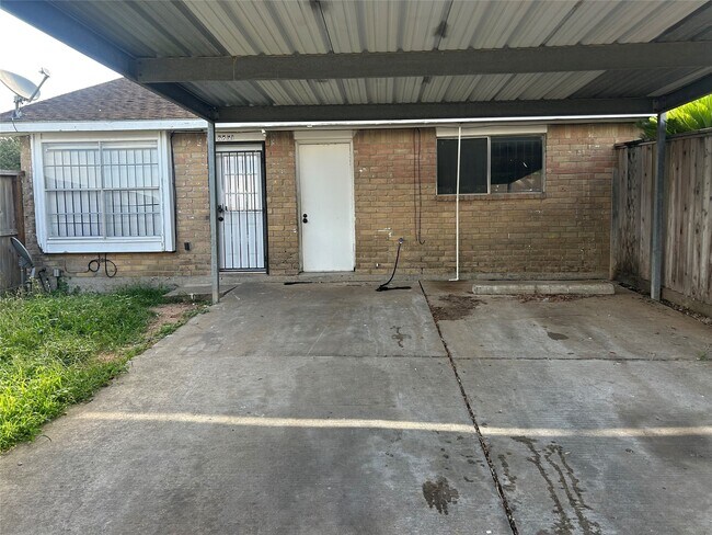 Building Photo - 6851 Chasewood Dr