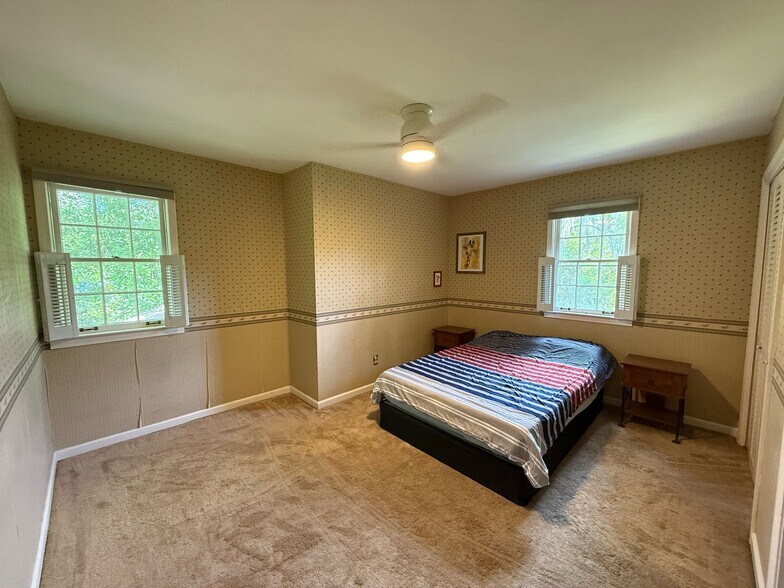 Building Photo - 2402 Delgado Dr