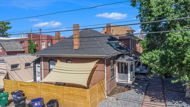 Building Photo - 832 26th St