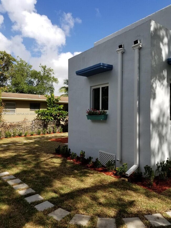 Building Photo - 354 NW 59th Terrace