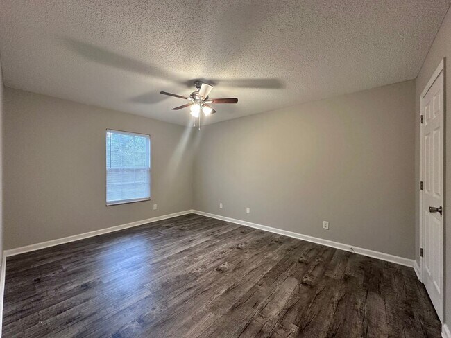 Building Photo - Pet Friendly 2-Bedroom Apartments in Maryv...