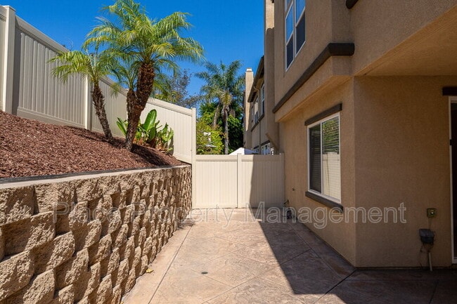 Building Photo - 6223 Avenida De Las Vistas