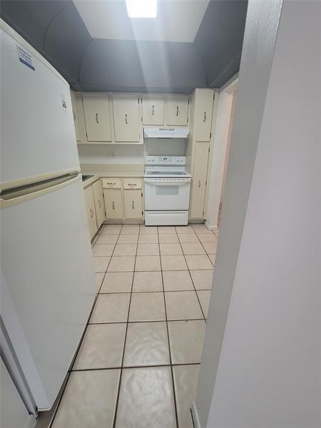 Building Photo - 4374 NW 9th Ave
