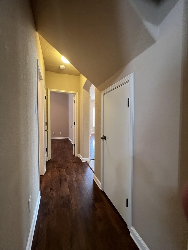 Building Photo - 25030 Buttermilk Ln