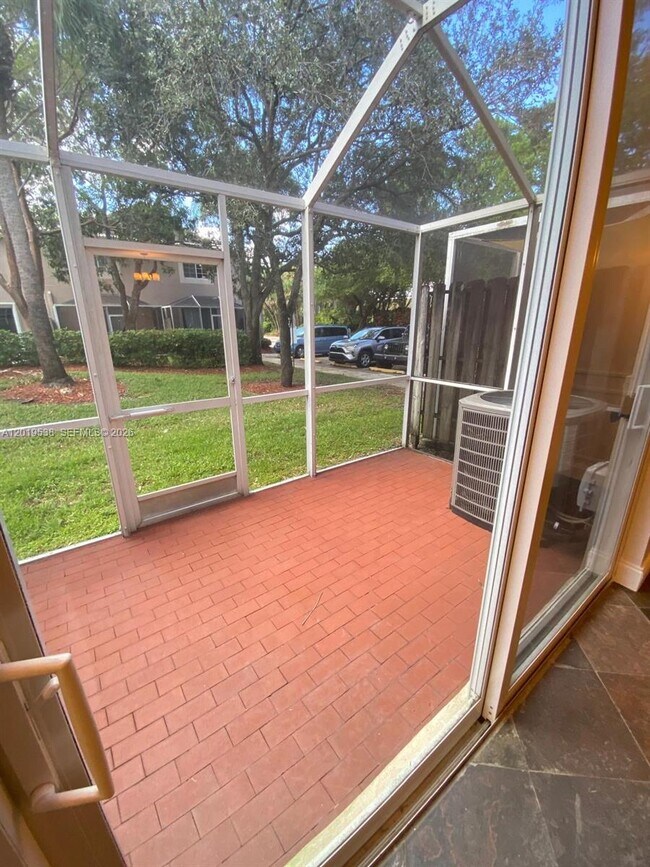 Building Photo - 2041 Pompeii Ct