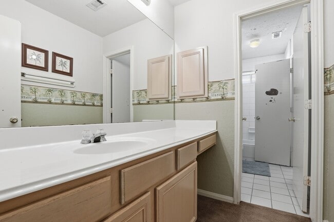 Building Photo - 15318 Streatham Cir