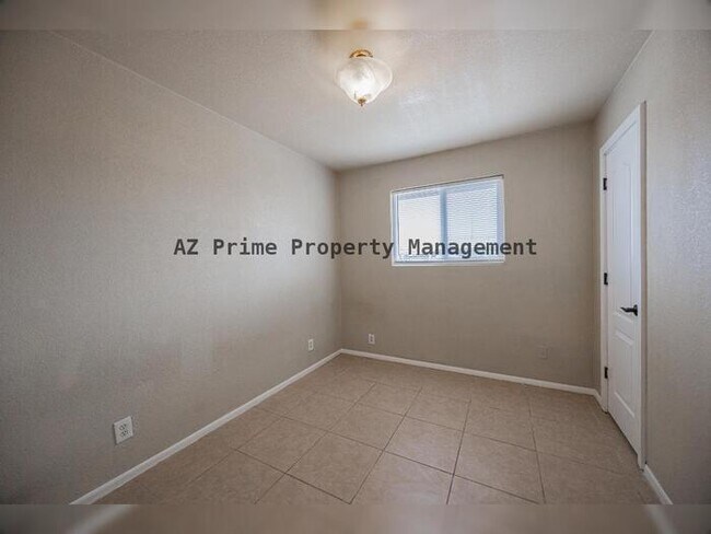 Building Photo - 2062 E Nancy Ln