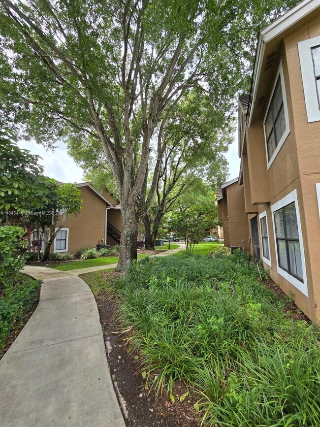 Building Photo - 10681 SW 156th Pl