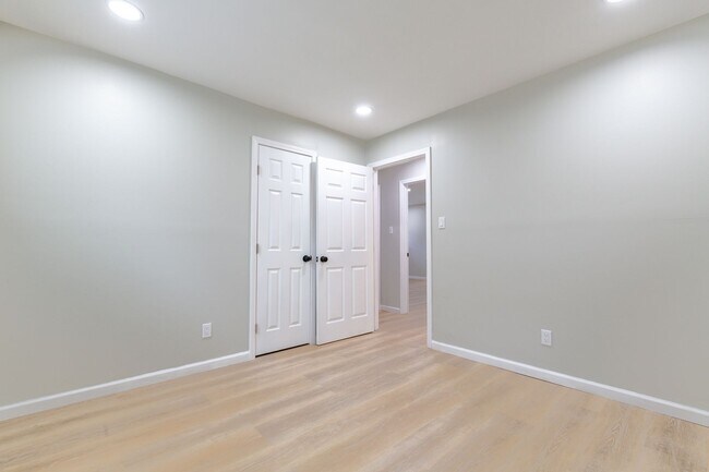 Building Photo - 1000 Rampart Pl