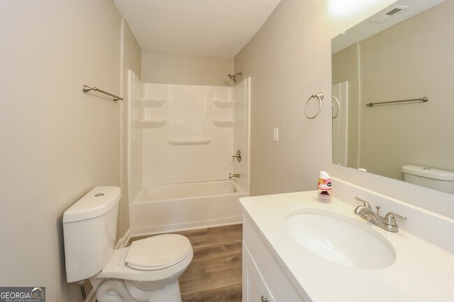 Building Photo - 8143 Huntington Dr