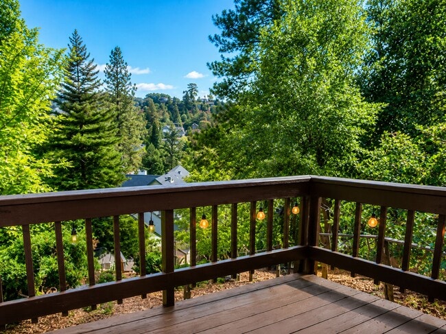 Building Photo - 820 Blue Bell Ct