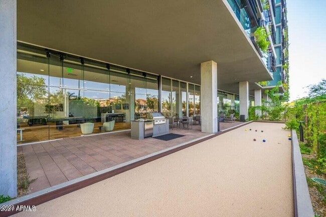 Building Photo - 7180 E Kierland Blvd