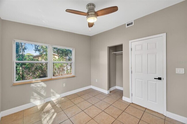 Building Photo - 2245 17th Ave S