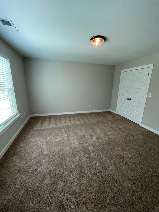 Building Photo - Home for Rent in Weaver, AL!!! View with 4...