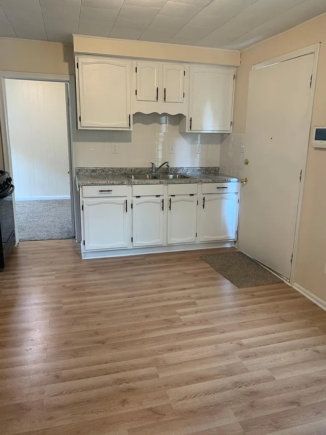 Building Photo - 723 Conway St