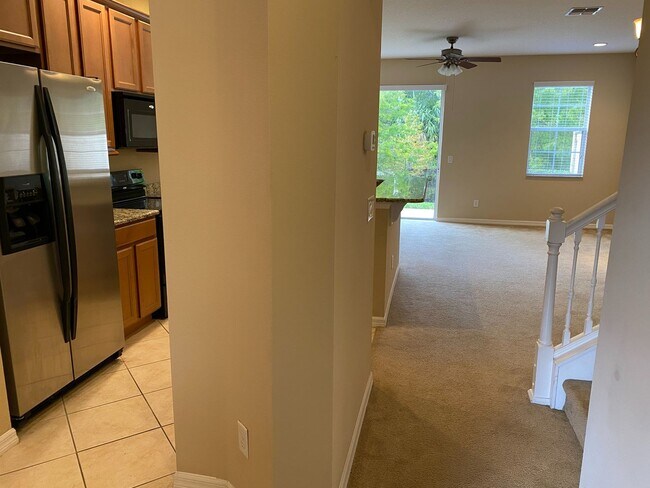 Building Photo - Townhome in Gated Community in the heart of Oviedo