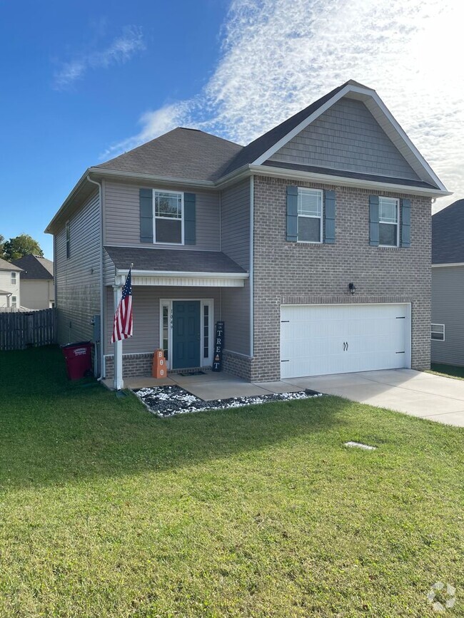 Building Photo - 1049 Black Oak Cir