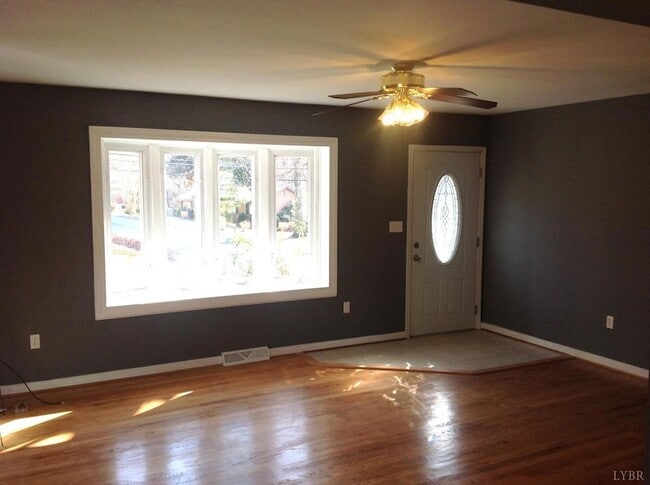 Building Photo - 1044 Ardmore Cir