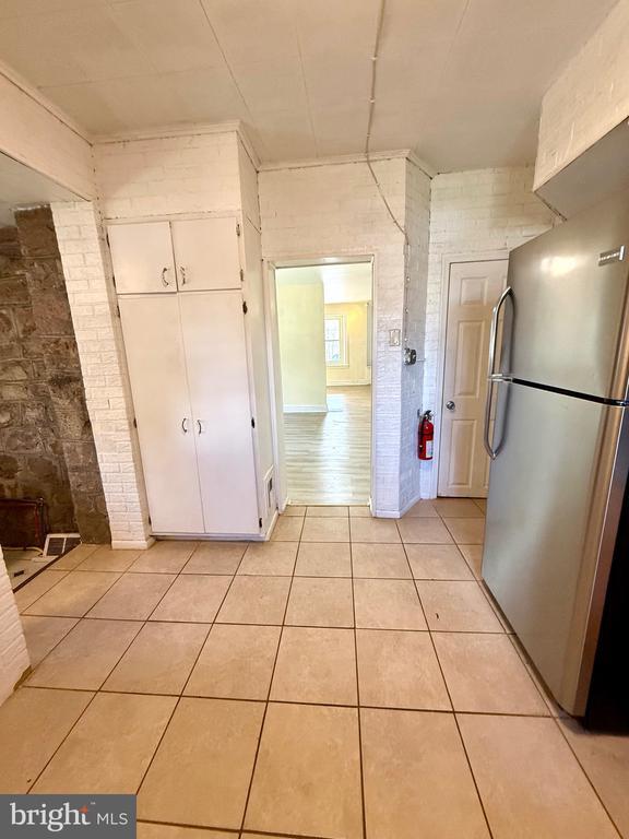 Building Photo - 403 S Main St