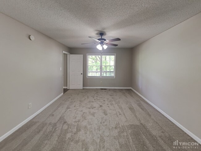 Building Photo - 65 Brentwood Dr