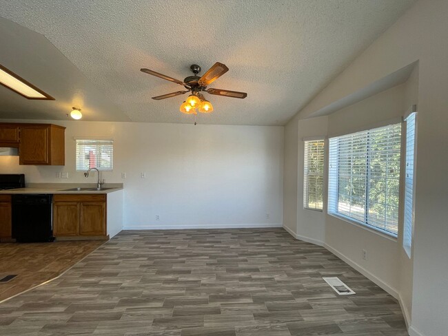 Building Photo - Country Living Meets Livestock-Friendly Co...