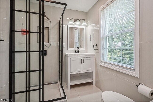 Building Photo - 305 Lupine Way