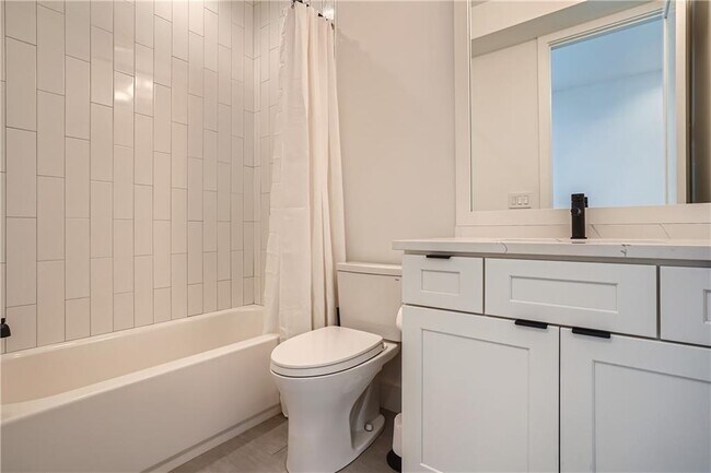 Building Photo - 997 Wylie St SE