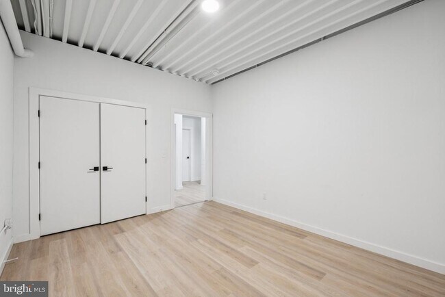 Building Photo - 1116 N Bodine St