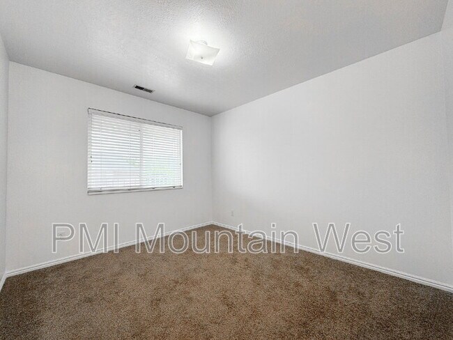 Building Photo - 49 S 200 W