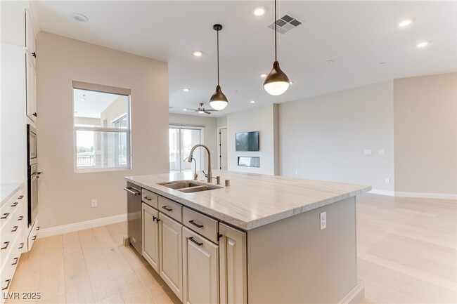Building Photo - 9133 Las Manaitas Ave