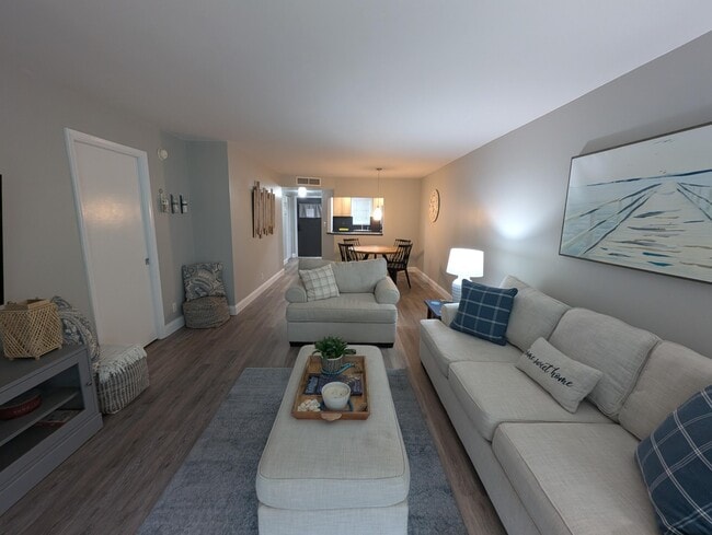 Building Photo - 740 E Ocean Ave